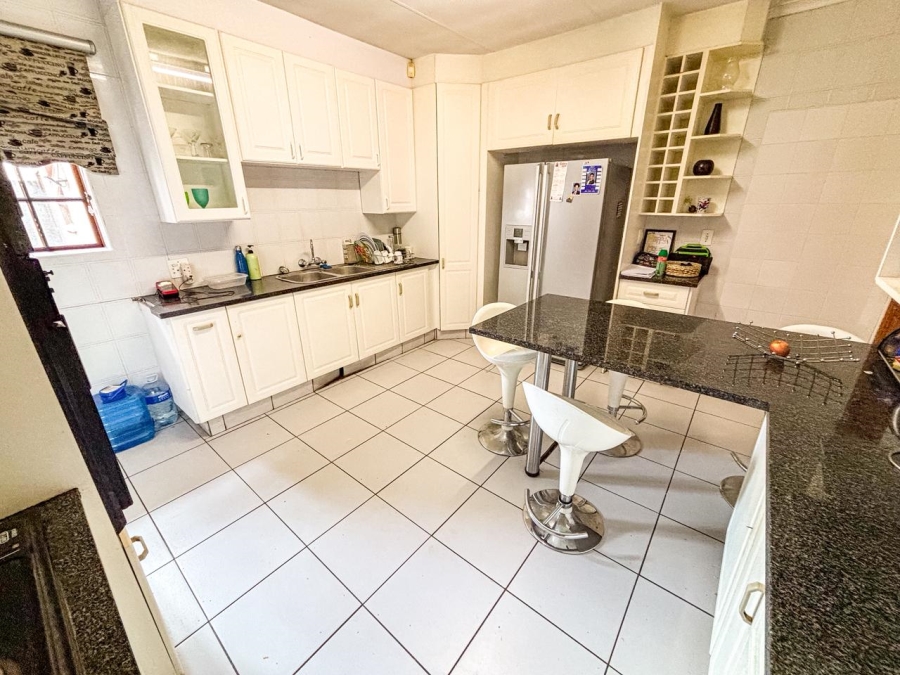 7 Bedroom Property for Sale in Brackenhurst Gauteng