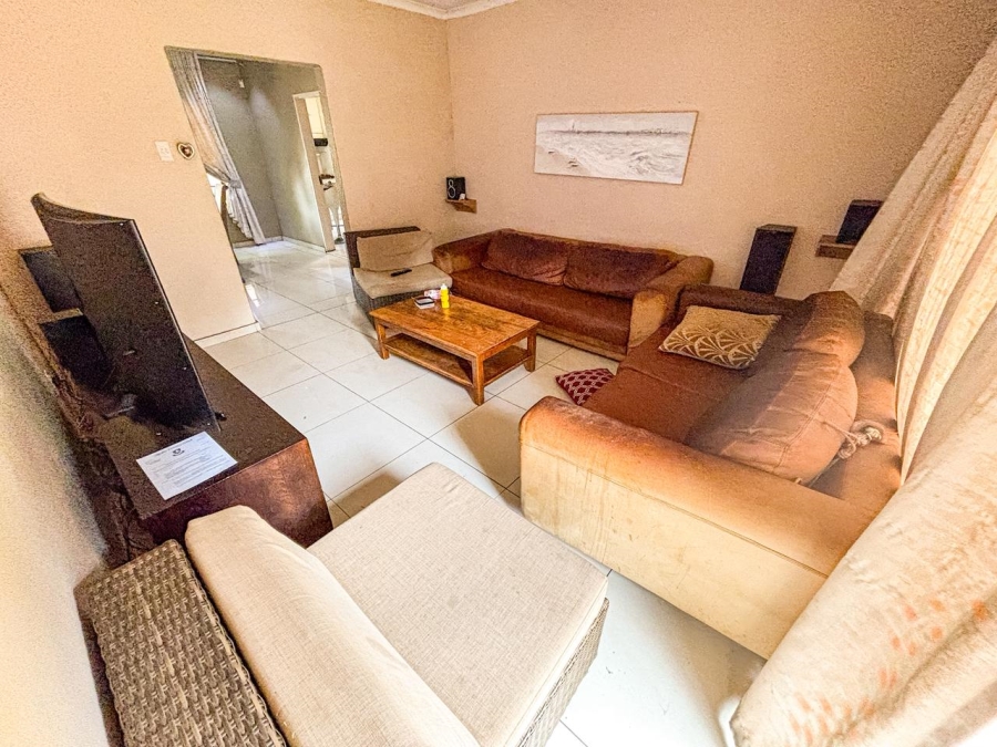 7 Bedroom Property for Sale in Brackenhurst Gauteng