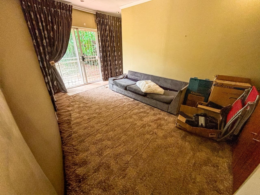 7 Bedroom Property for Sale in Brackenhurst Gauteng