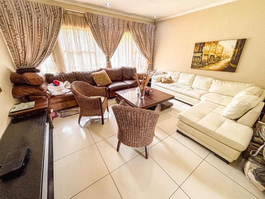 7 Bedroom Property for Sale in Brackenhurst Gauteng