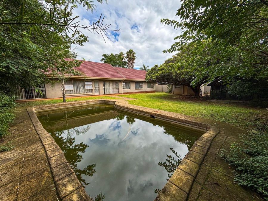 7 Bedroom Property for Sale in Brackenhurst Gauteng