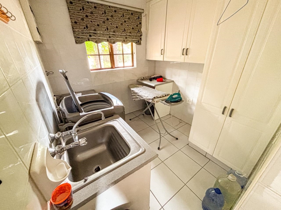 7 Bedroom Property for Sale in Brackenhurst Gauteng