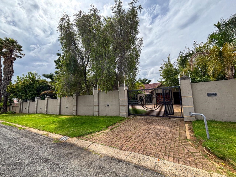 7 Bedroom Property for Sale in Brackenhurst Gauteng