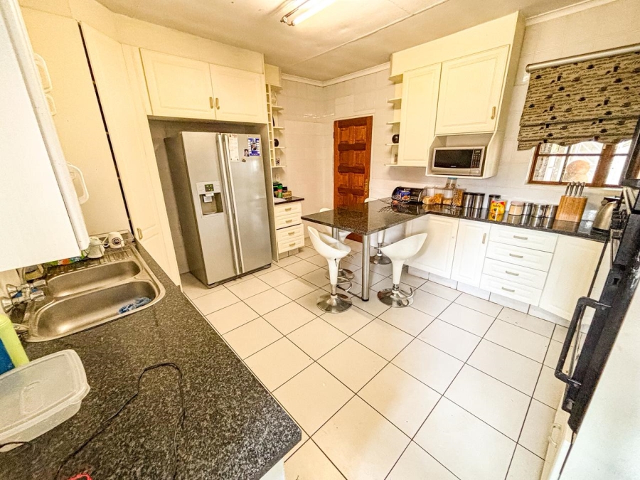 7 Bedroom Property for Sale in Brackenhurst Gauteng