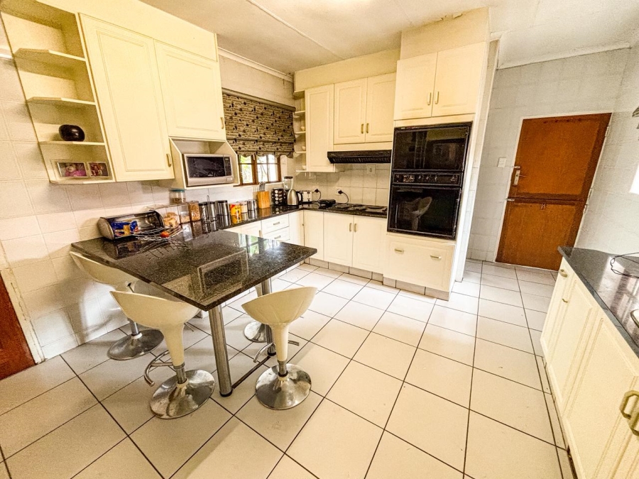 7 Bedroom Property for Sale in Brackenhurst Gauteng