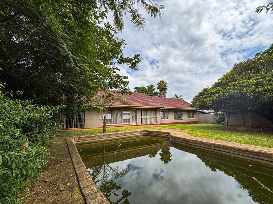 7 Bedroom Property for Sale in Brackenhurst Gauteng