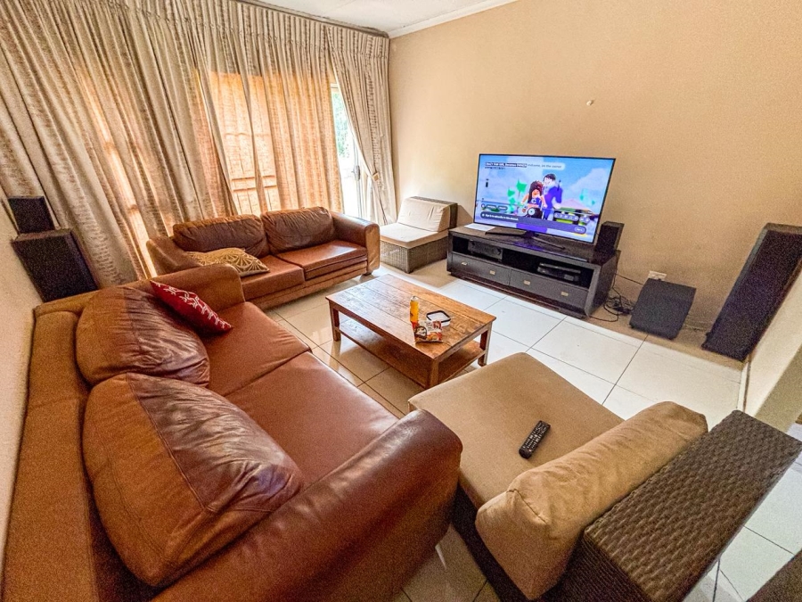 7 Bedroom Property for Sale in Brackenhurst Gauteng