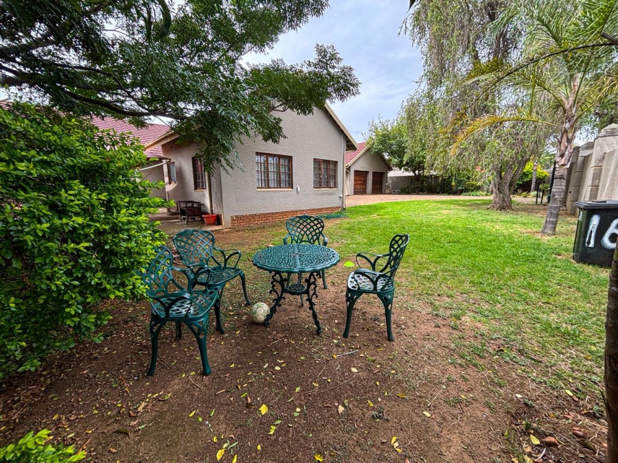 7 Bedroom Property for Sale in Brackenhurst Gauteng