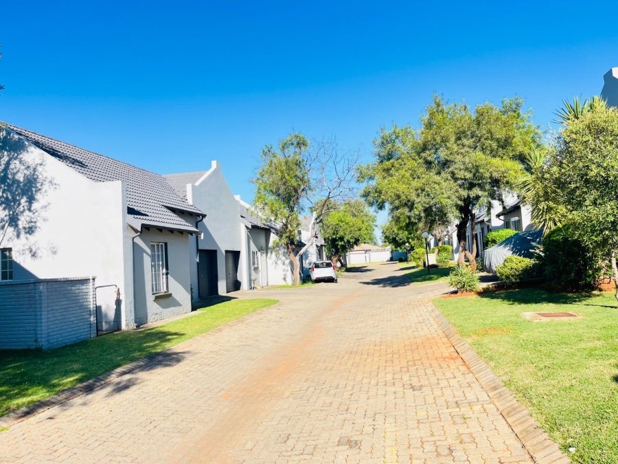 2 Bedroom Property for Sale in Magaliesberg Country Estate Gauteng