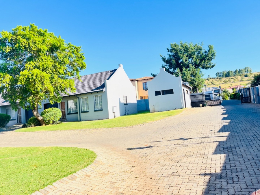 2 Bedroom Property for Sale in Magaliesberg Country Estate Gauteng