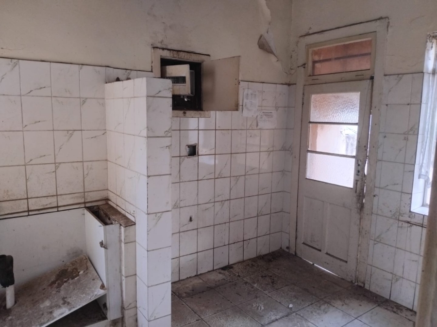 7 Bedroom Property for Sale in Bezuidenhout Valley Gauteng