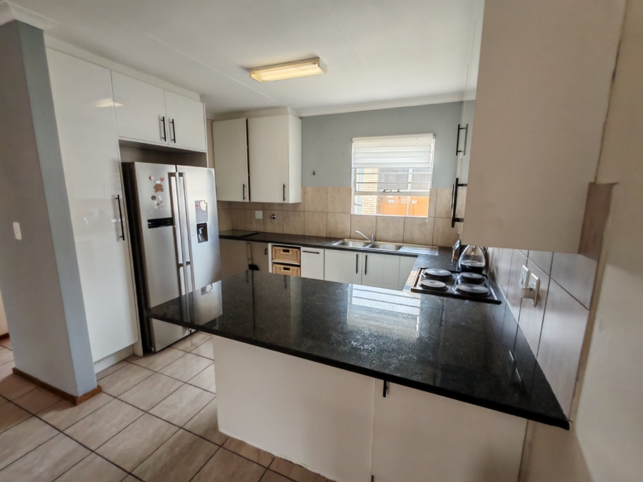 3 Bedroom Property for Sale in Restonvale A H Gauteng