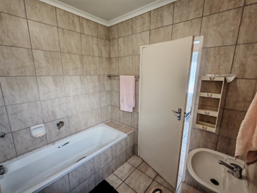 3 Bedroom Property for Sale in Restonvale A H Gauteng