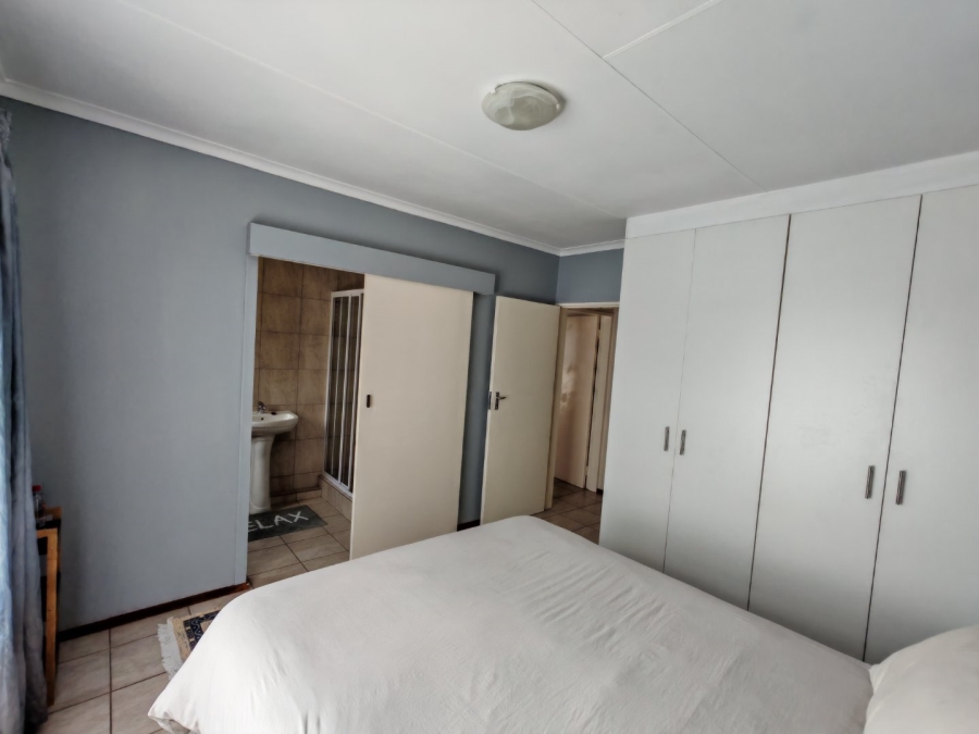 3 Bedroom Property for Sale in Restonvale A H Gauteng