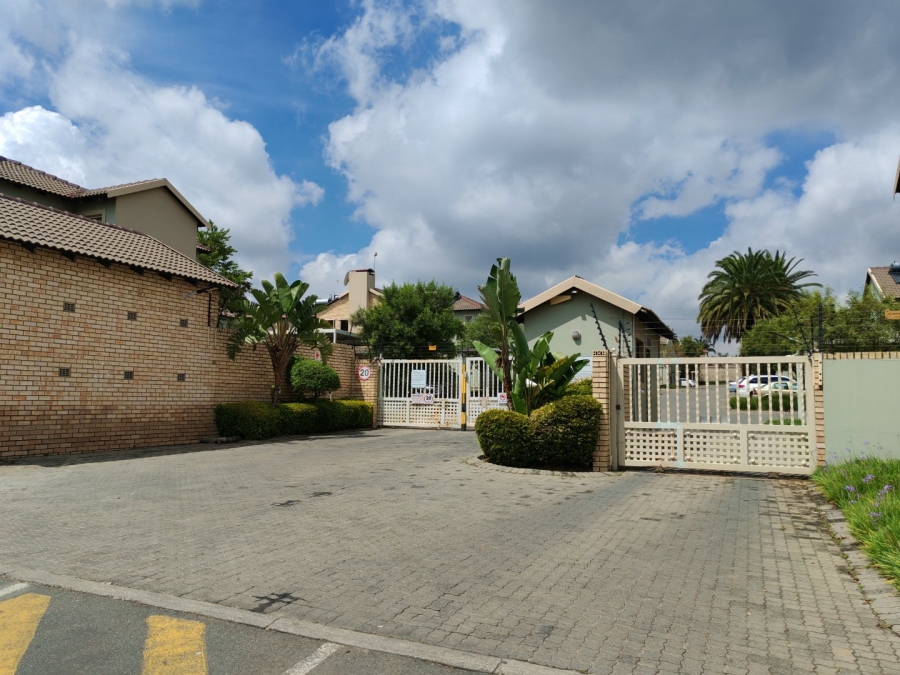 3 Bedroom Property for Sale in Restonvale A H Gauteng