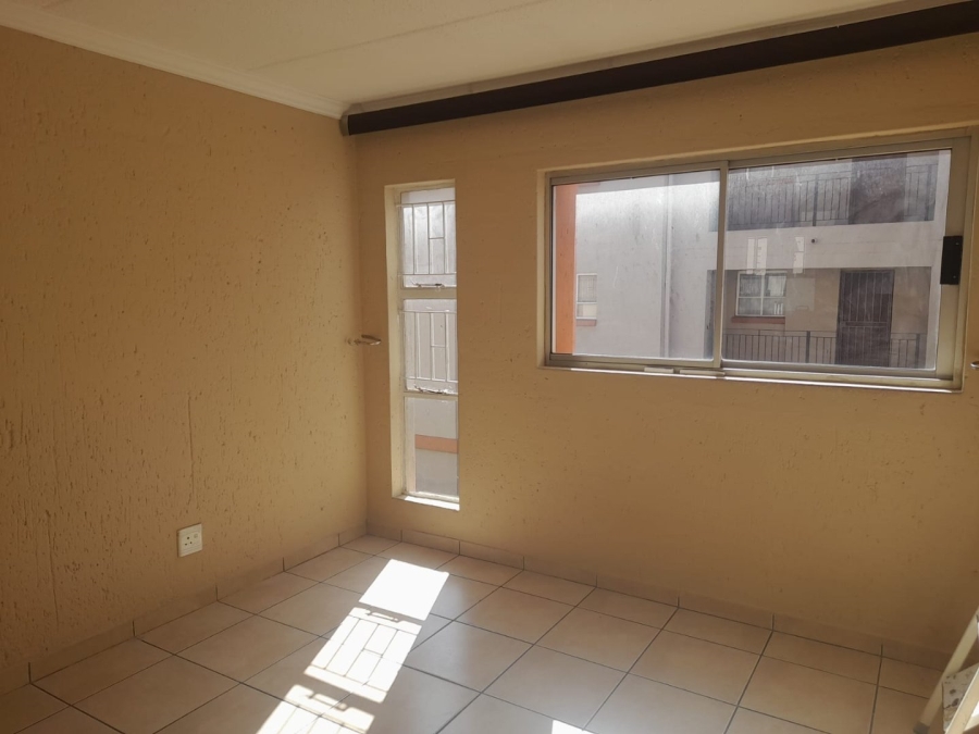 To Let 1 Bedroom Property for Rent in Ormonde View Gauteng