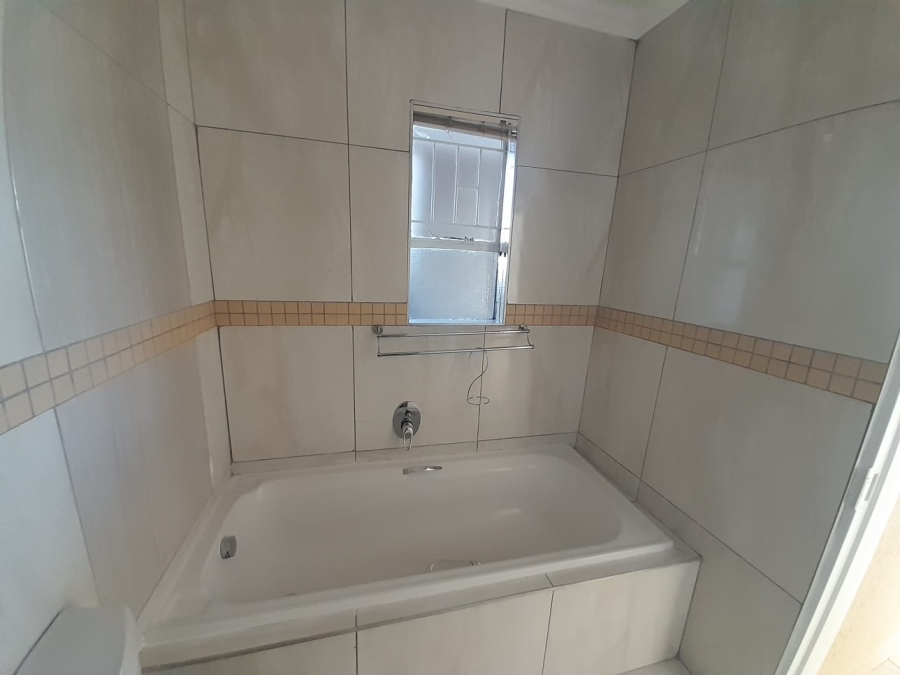 To Let 1 Bedroom Property for Rent in Ormonde View Gauteng