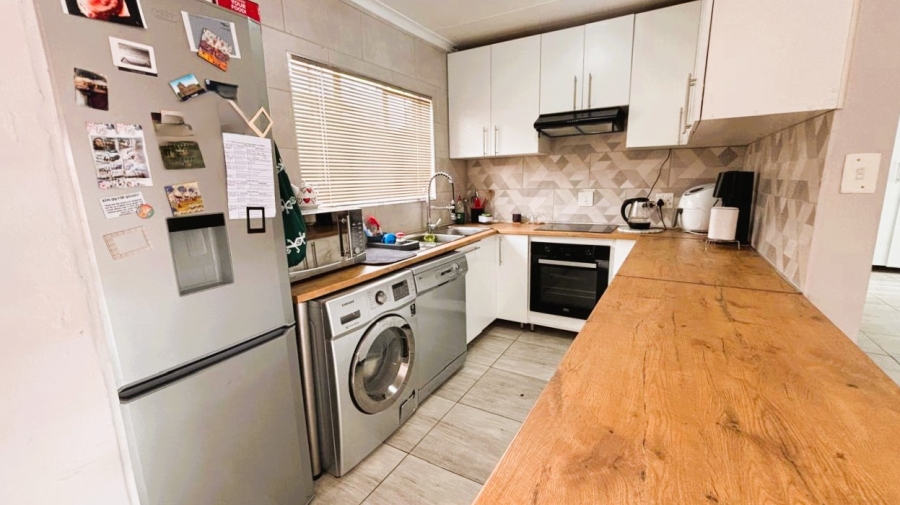  Bedroom Property for Sale in Eco Park Gauteng