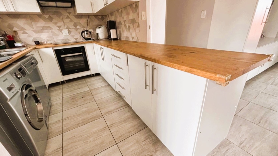  Bedroom Property for Sale in Eco Park Gauteng