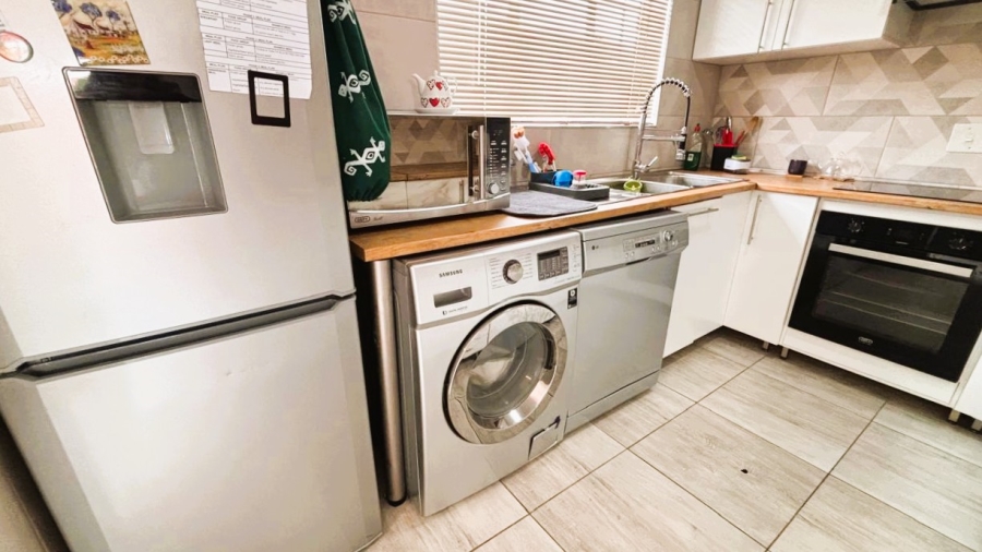  Bedroom Property for Sale in Eco Park Gauteng