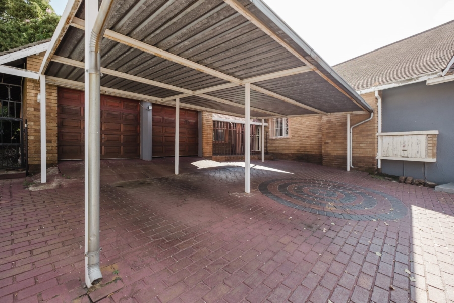 4 Bedroom Property for Sale in Chrisville Gauteng