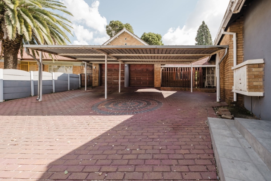 4 Bedroom Property for Sale in Chrisville Gauteng