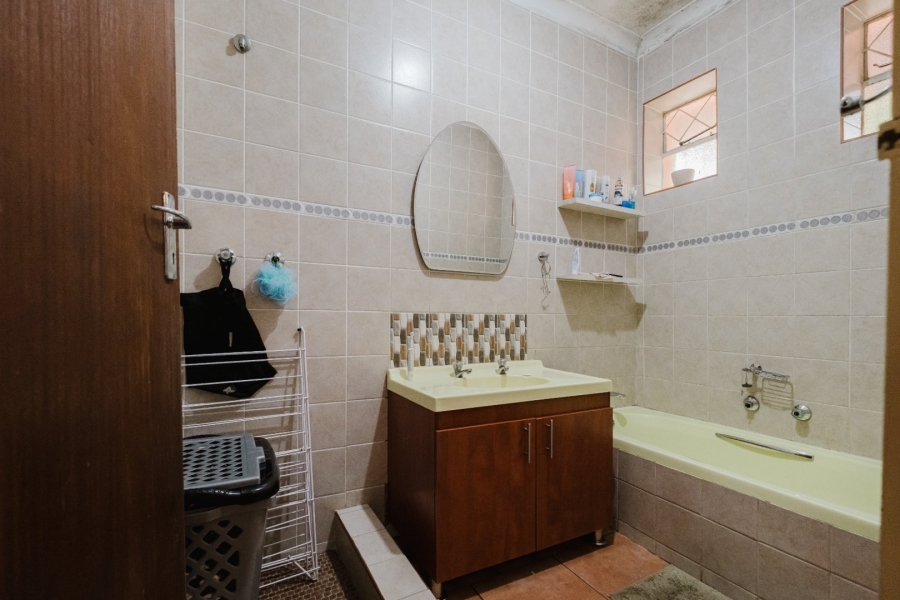 4 Bedroom Property for Sale in Chrisville Gauteng