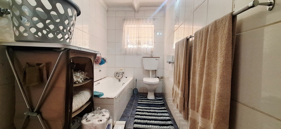 5 Bedroom Property for Sale in Rothdene Gauteng