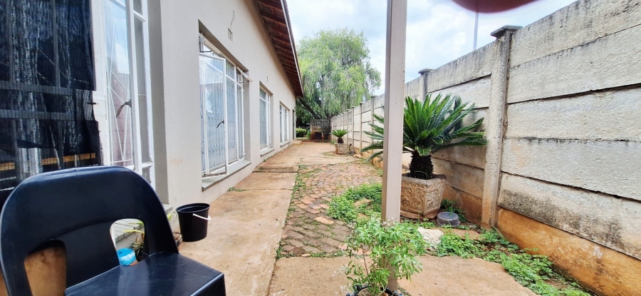 5 Bedroom Property for Sale in Rothdene Gauteng