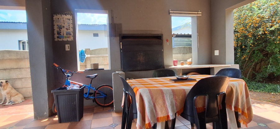 5 Bedroom Property for Sale in Rothdene Gauteng