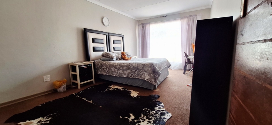 5 Bedroom Property for Sale in Rothdene Gauteng