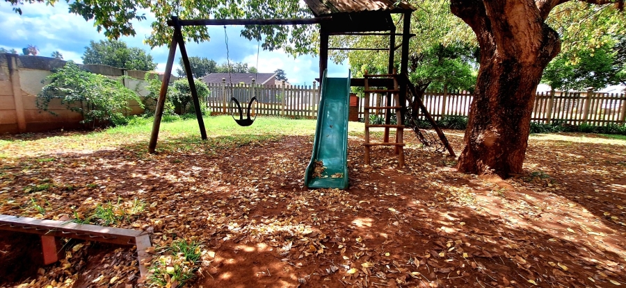 5 Bedroom Property for Sale in Rothdene Gauteng