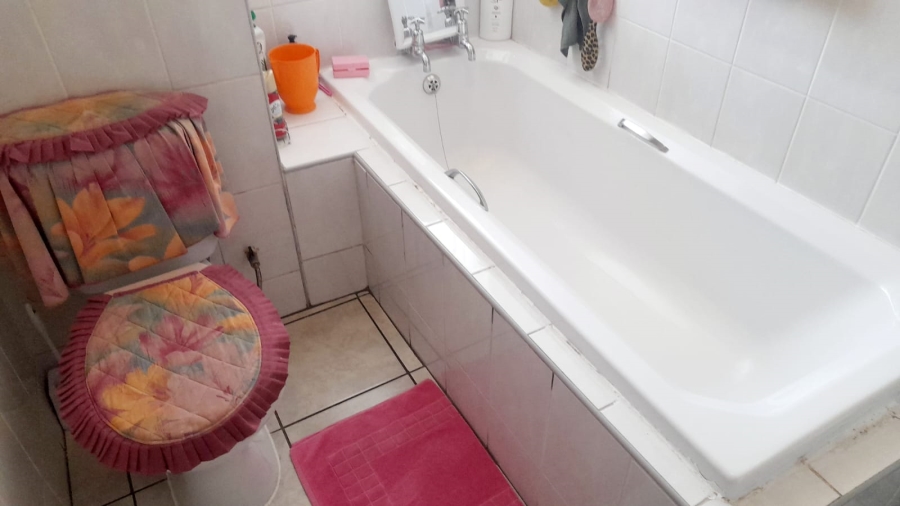 2 Bedroom Property for Sale in Vanderbijlpark CW 3 Gauteng