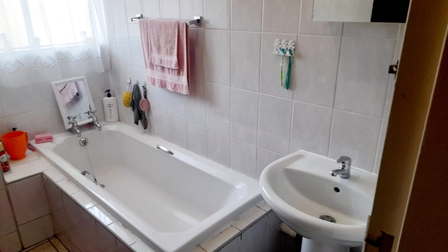 2 Bedroom Property for Sale in Vanderbijlpark CW 3 Gauteng