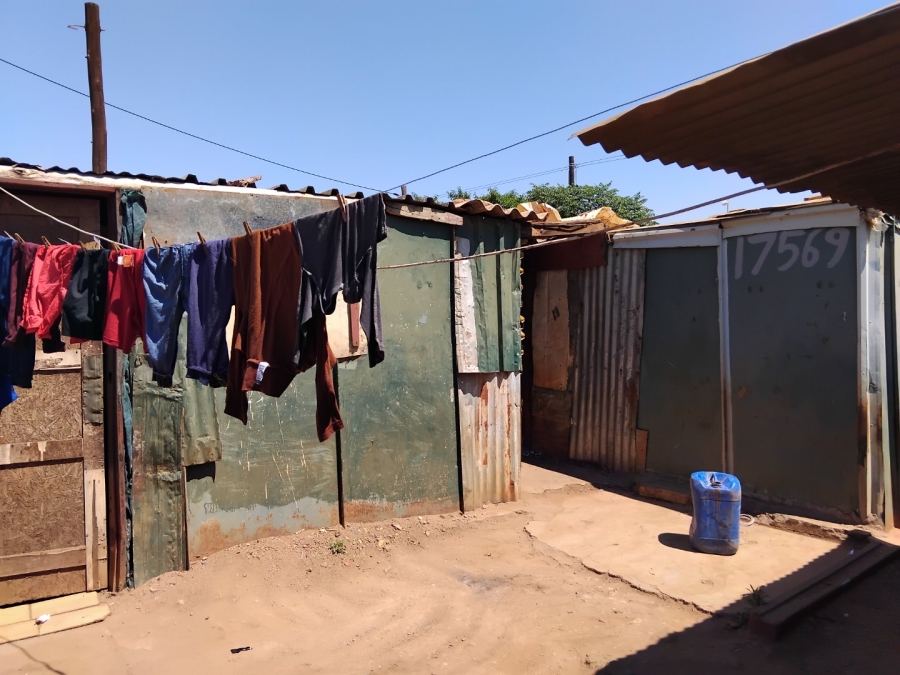  Bedroom Property for Sale in Duduza Gauteng