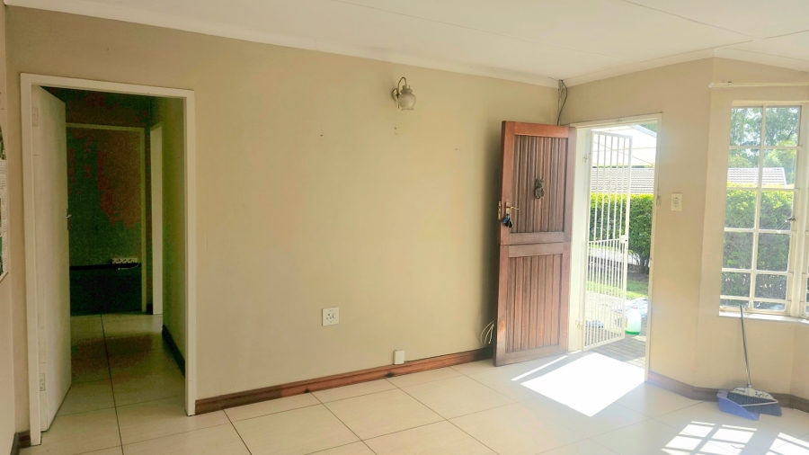 To Let 2 Bedroom Property for Rent in Bryanston Gauteng