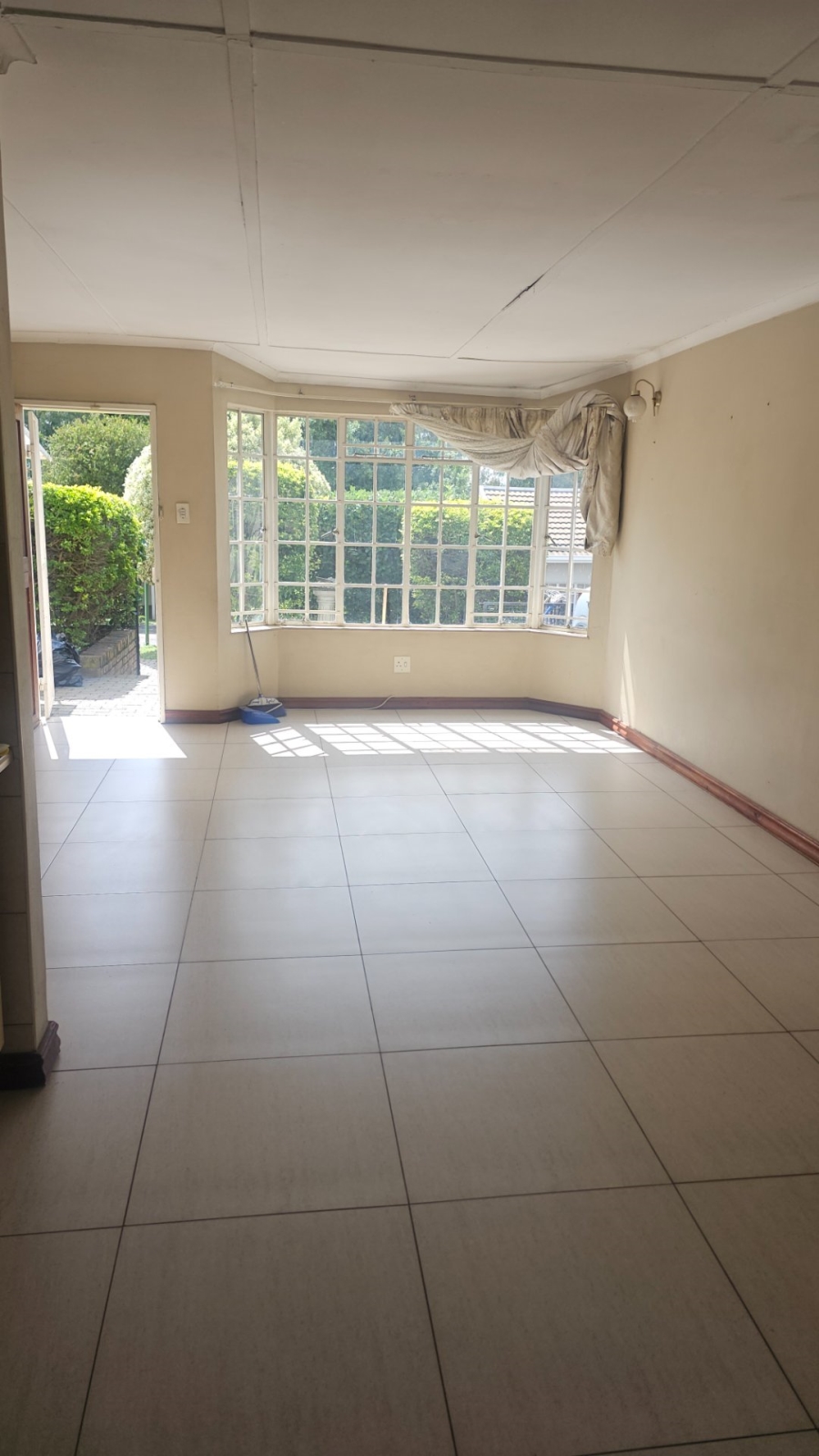 To Let 2 Bedroom Property for Rent in Bryanston Gauteng