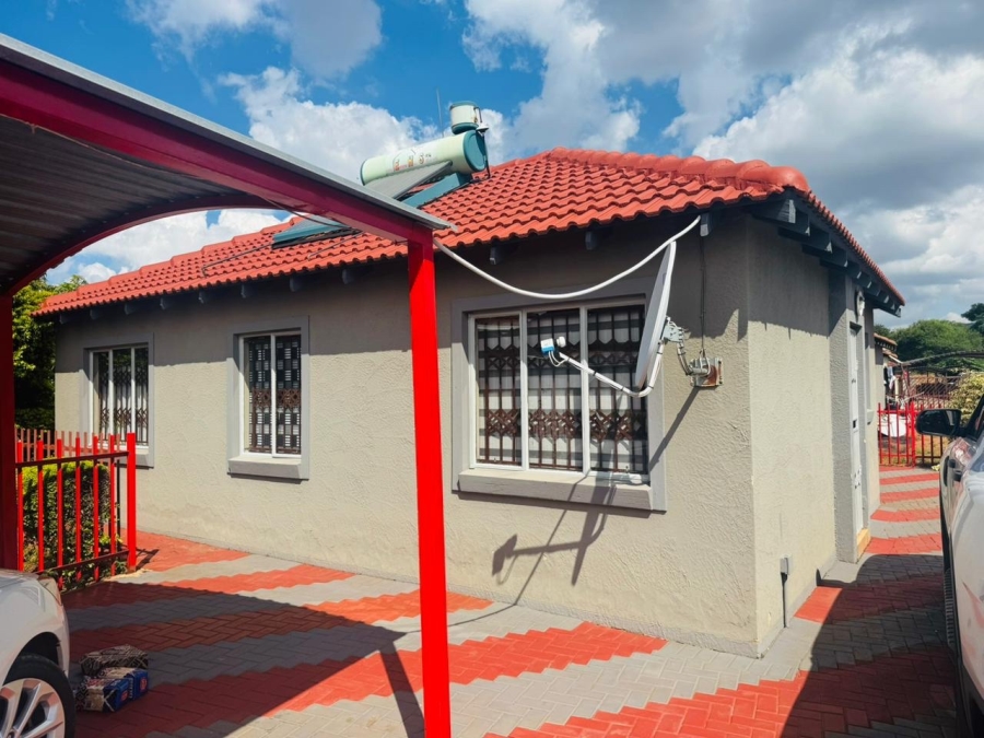 To Let 3 Bedroom Property for Rent in Theresa Park Gauteng
