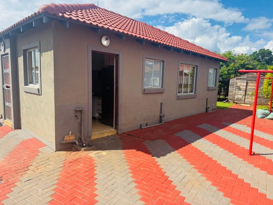 To Let 3 Bedroom Property for Rent in Theresa Park Gauteng