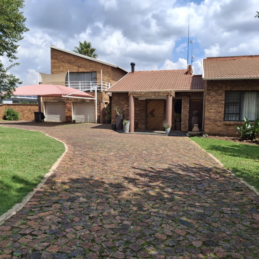 8 Bedroom Property for Sale in Dalpark Ext 1 Gauteng