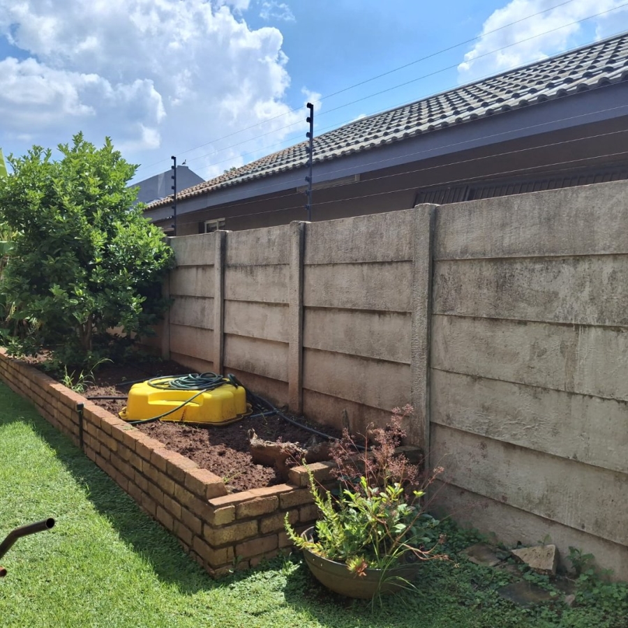 8 Bedroom Property for Sale in Dalpark Ext 1 Gauteng