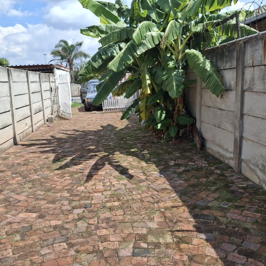 8 Bedroom Property for Sale in Dalpark Ext 1 Gauteng