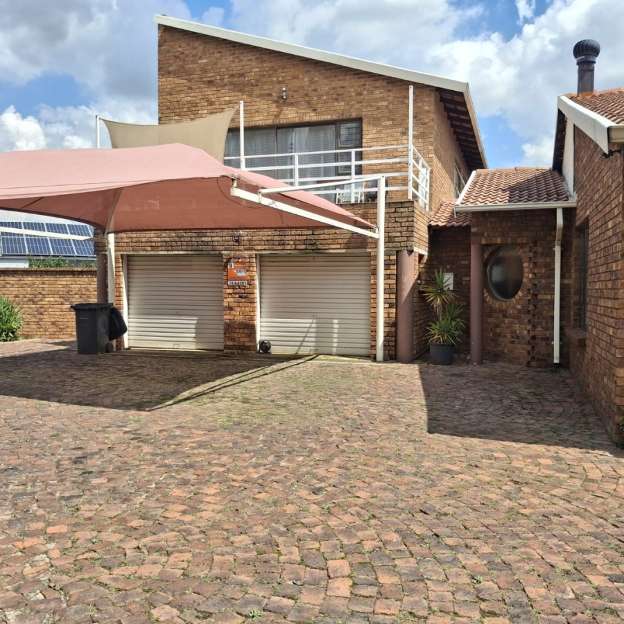 8 Bedroom Property for Sale in Dalpark Ext 1 Gauteng
