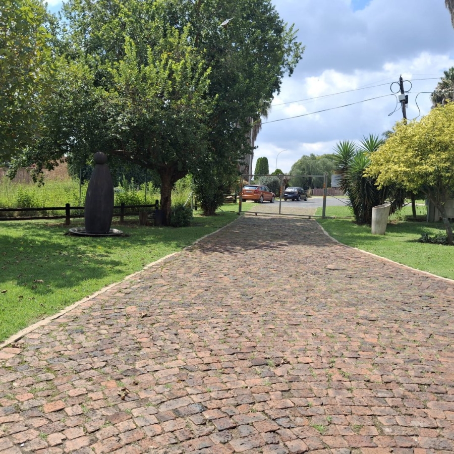 8 Bedroom Property for Sale in Dalpark Ext 1 Gauteng