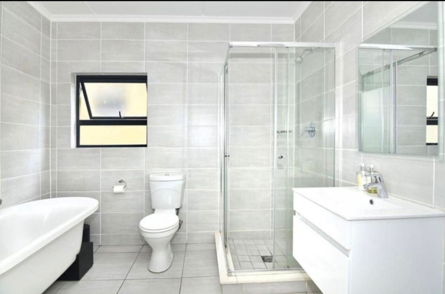 To Let 2 Bedroom Property for Rent in Waterfall Gauteng