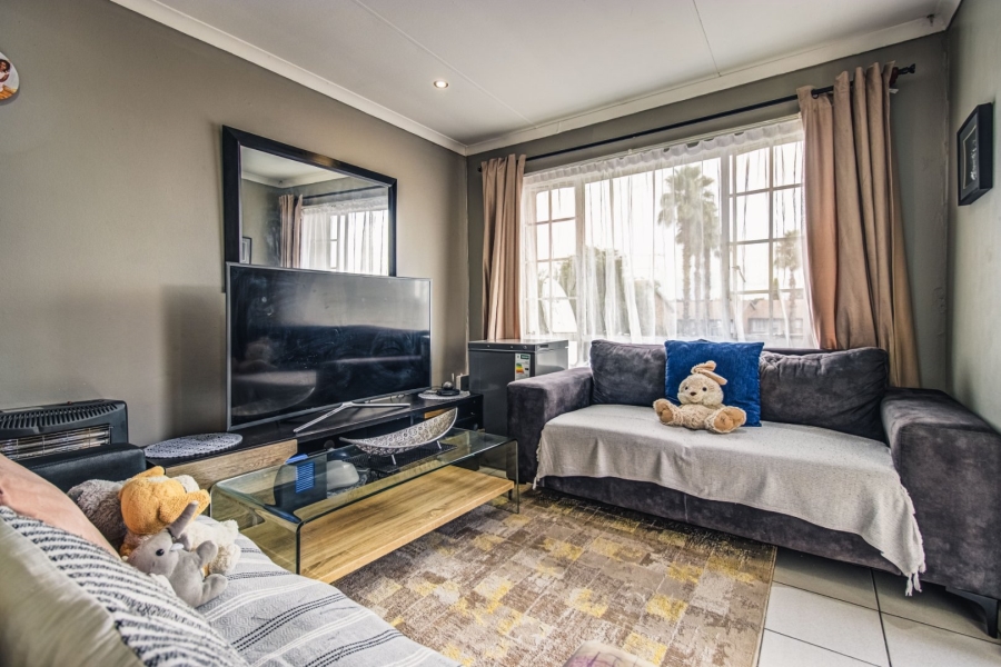 2 Bedroom Property for Sale in Glen Marais Gauteng