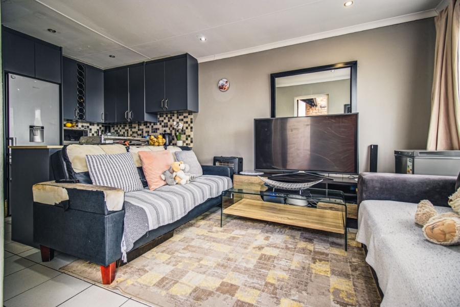 2 Bedroom Property for Sale in Glen Marais Gauteng