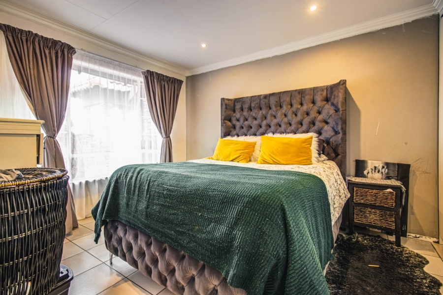 2 Bedroom Property for Sale in Glen Marais Gauteng