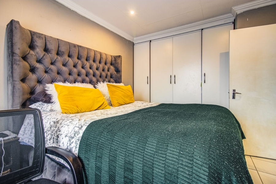 2 Bedroom Property for Sale in Glen Marais Gauteng