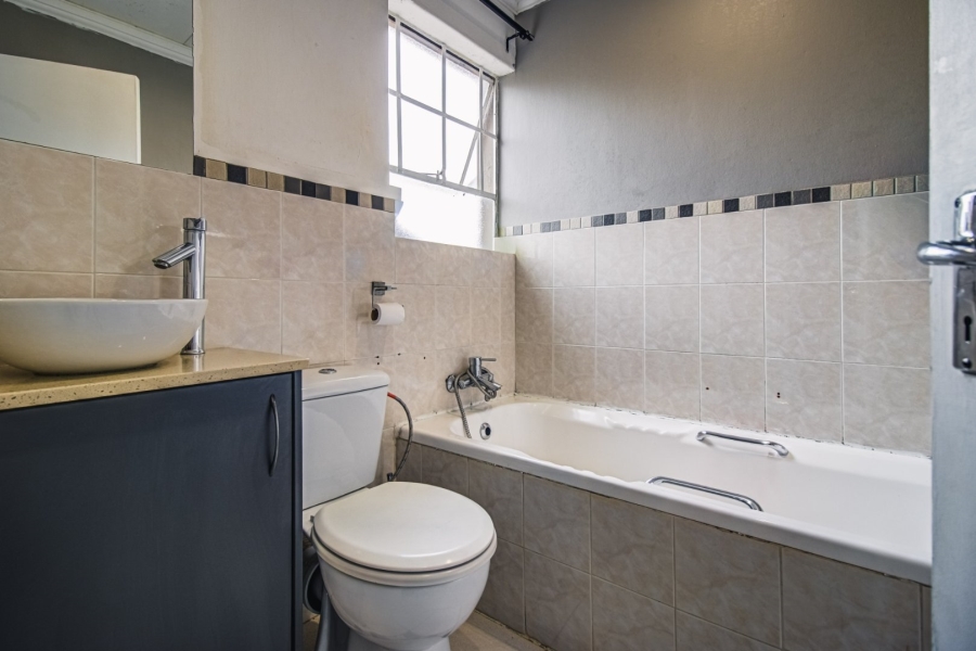 2 Bedroom Property for Sale in Glen Marais Gauteng